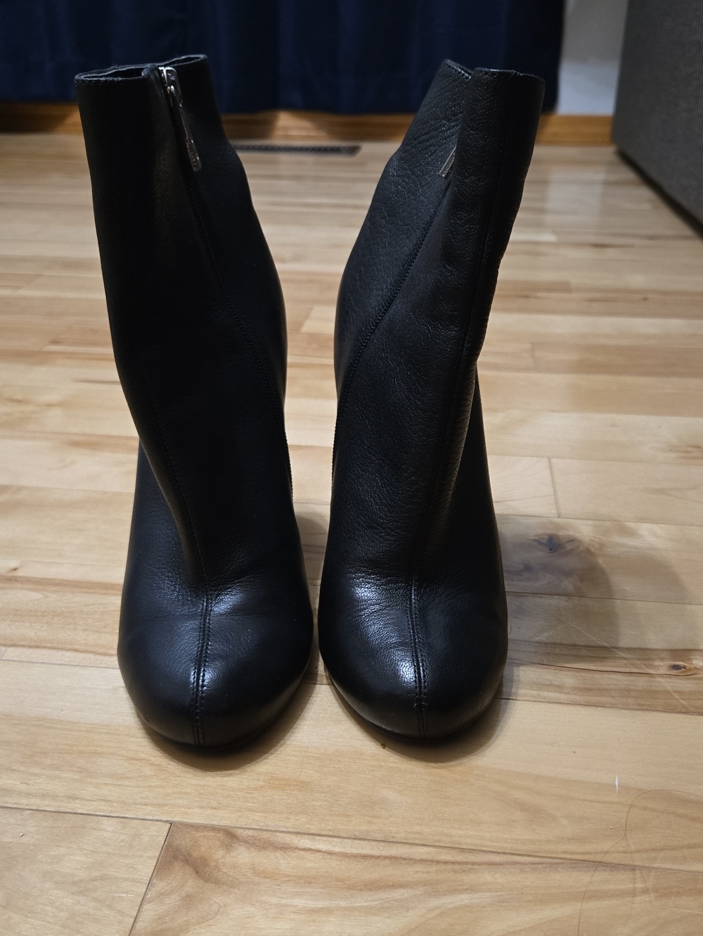 Charles By Charles David Black Heeled Zip Ankle Boot Sz 8.5